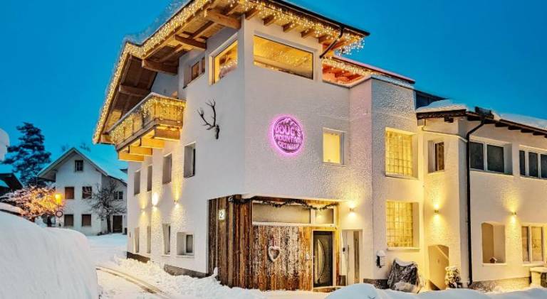 Doug's Mountain Getaway - 'Exclusive Mega Chalet' — photo 2
