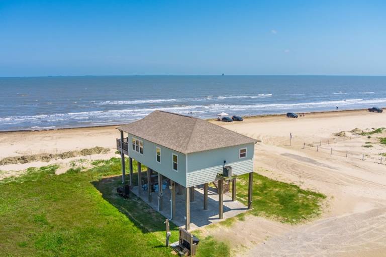 Lovely vacation home with grill | Beach view | Dogs allowed in Bolivar, TX