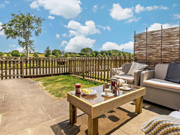 Fully equipped lovely cottage with barbecue, yard & patio | Pets allowed — photo 2