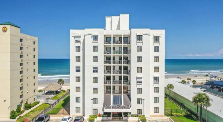 Sandpoint Beachfront Condo in Daytona Beach Shores, FL