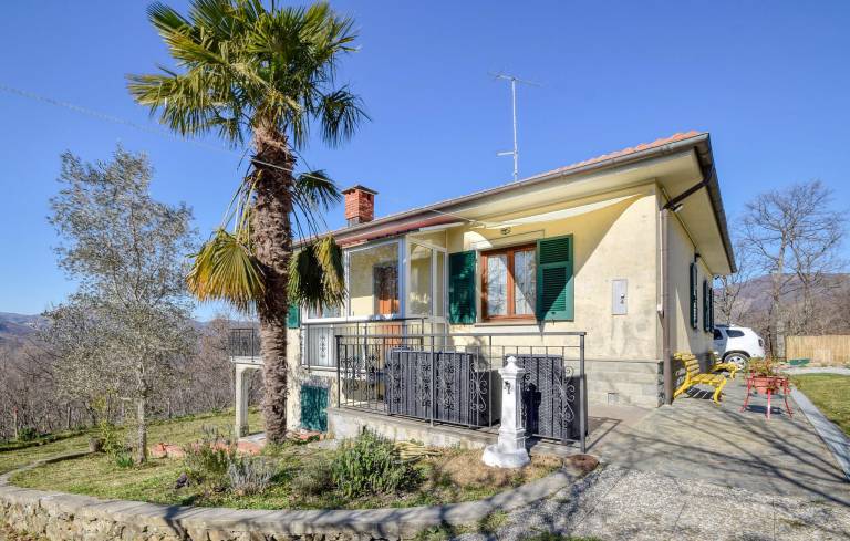House  Varese Ligure