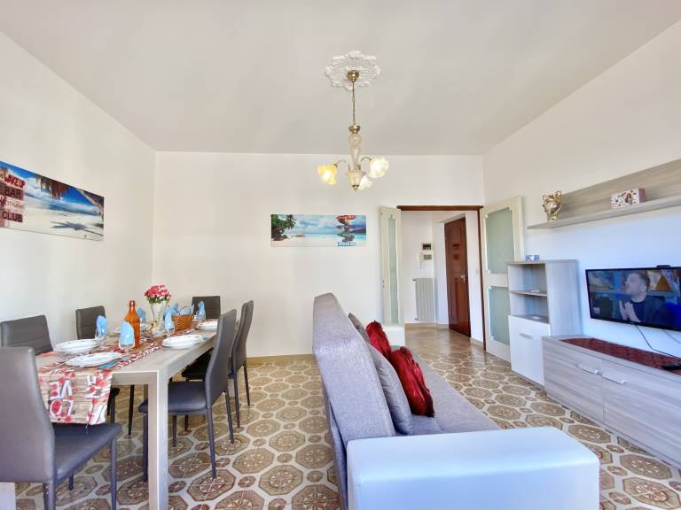 Rental apartment with patio — photo 4