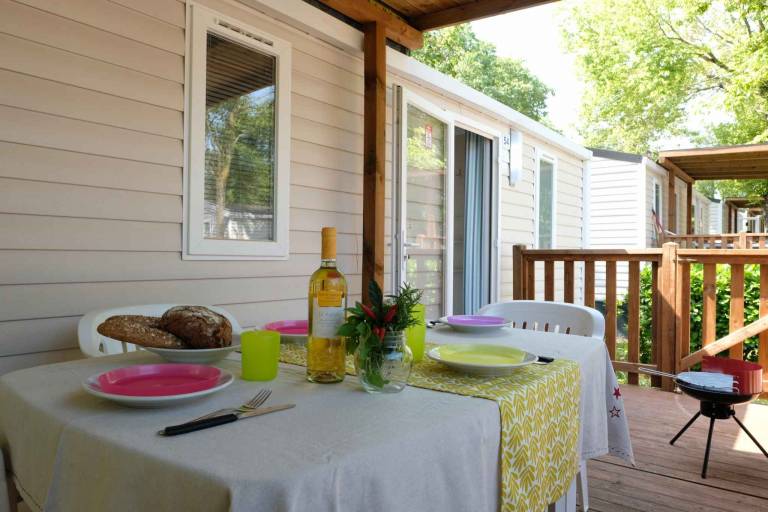 Mobilehome with air conditioning, terrace and pool — photo 4