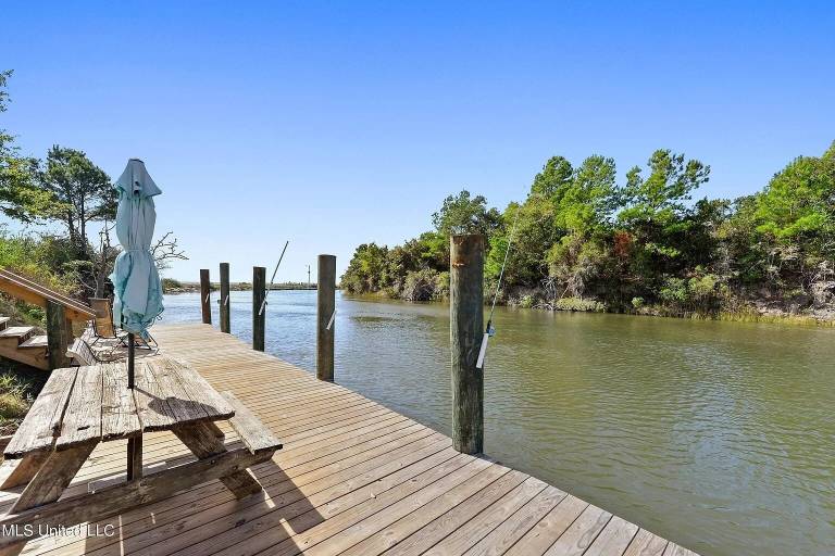 Cottage  Moss Point