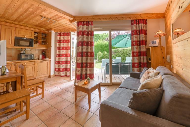 Child-friendly nice holiday apartment with yard & terrace | Mountain view | Pets are welcome in Chambéry
