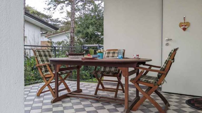 Holiday apartment with patio & garden — photo 2