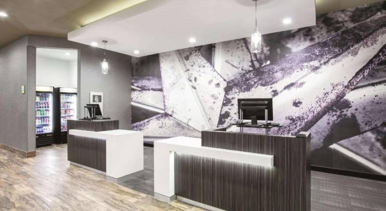 La Quinta Inn & Suites by Wyndham Amarillo Airport — photo 2