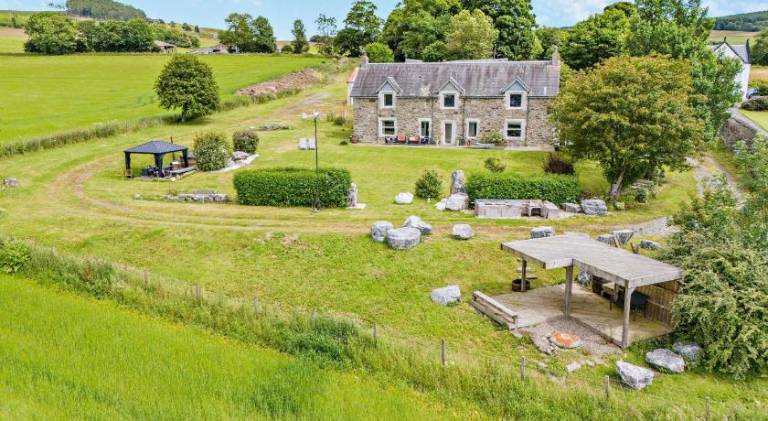House with hot tub | Pets allowed in Pitlochry
