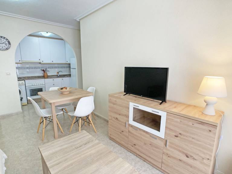 Holiday apartment with patio & pool — photo 4
