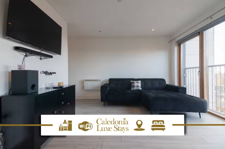 Lovely holiday apartment with garden | Near The Lighthouse | Dogs allowed in Glasgow