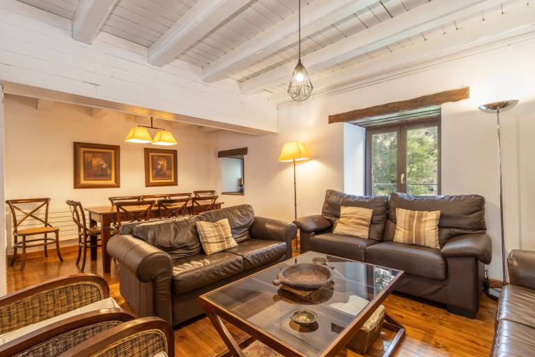 Chalet 'Casa Aranesa En Centro De Arties' with Mountain View, Private Garden and Wi-Fi in Vielha e Mijaran