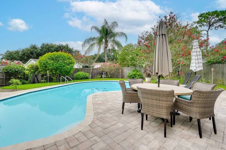 Bright Tampa Oasis w Outdoor Pool & Gazebo