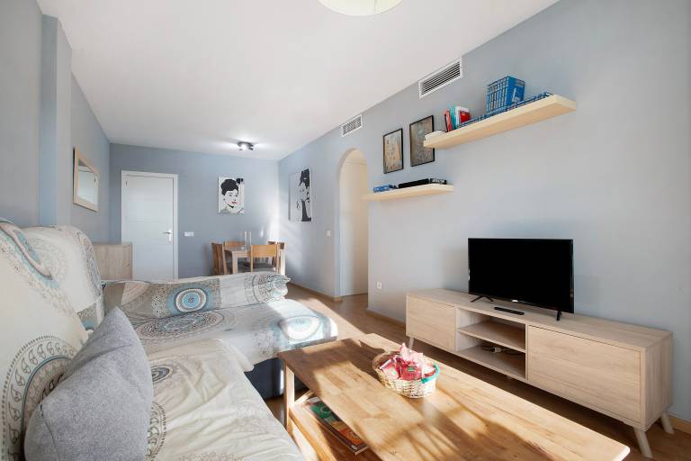 Apartment 'Benalmarina' with Shared Pool, Wi-Fi and Air Conditioning — photo 5