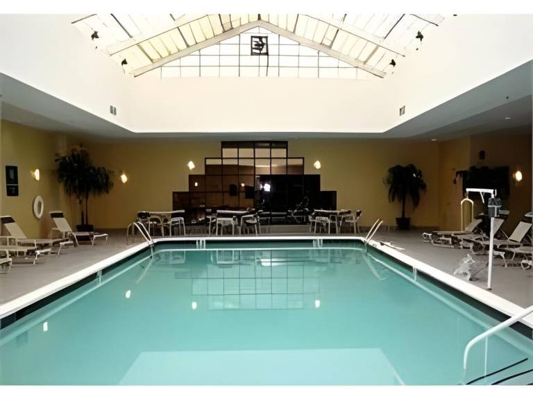 La Quinta Inn & Suites by Wyndham Madison American Center in Madison, MI