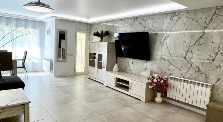 Apartment with terrace — photo 4