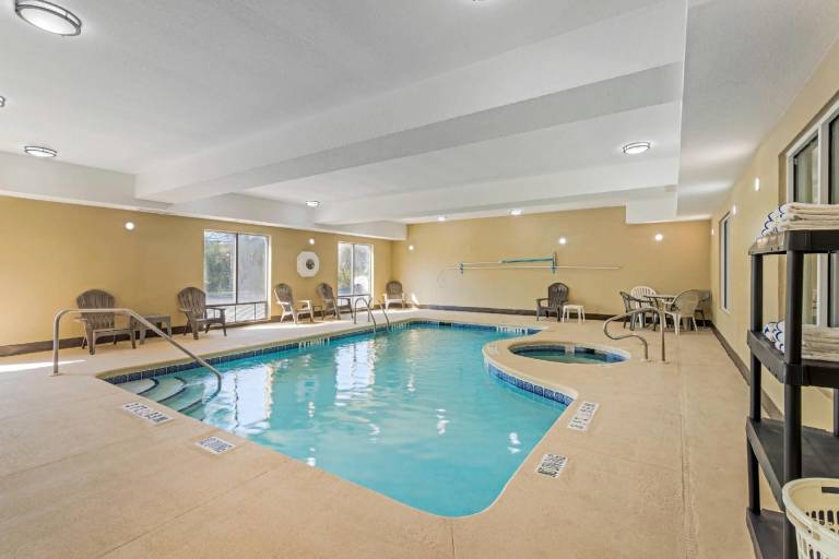 Comfort Suites Brunswick — photo 2