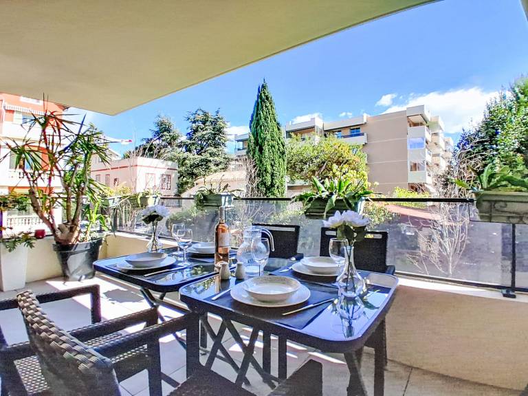 Apartment with yard & terrace — photo 5