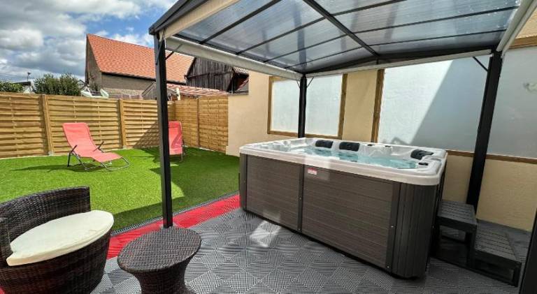 Nice rental apartment with hot tub | Pet-friendly — photo 3