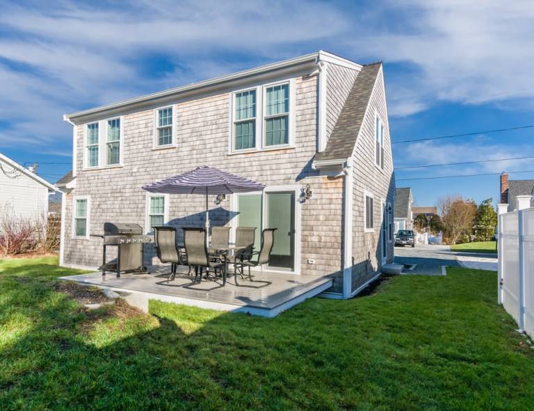 Child-friendly pleasant vacation home with barbecue & patio | Close to the beach | Pets allowed — photo 5