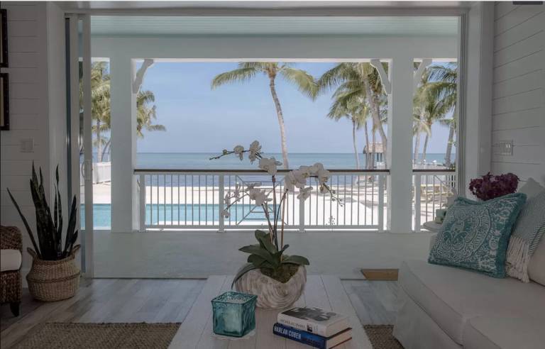 The pinnacle of beachfront living! — photo 3