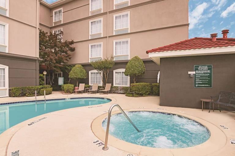 La Quinta Inn & Suites by Wyndham Fort Worth City View