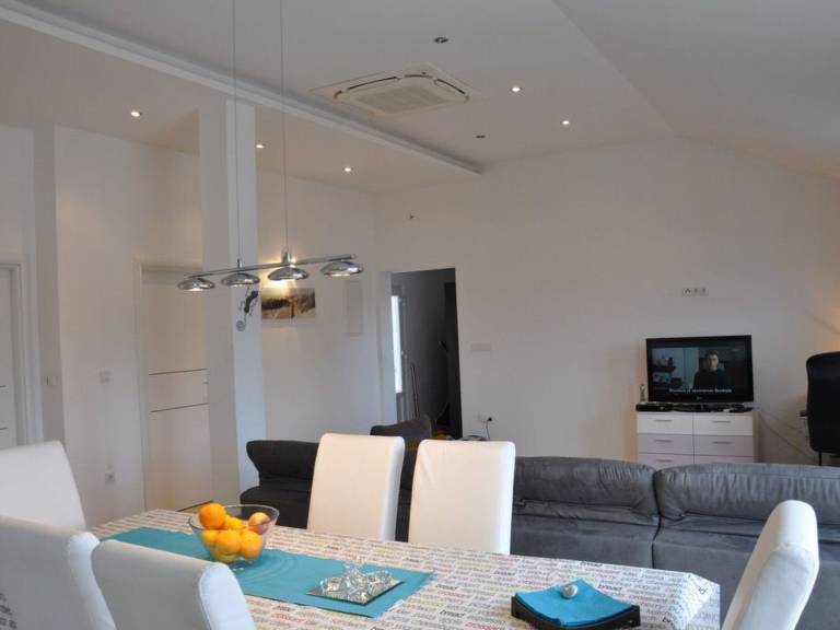 Holiday apartment with grill & garden — photo 4