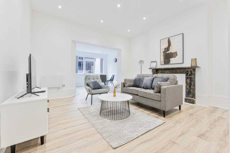 Apartment Cheltenham