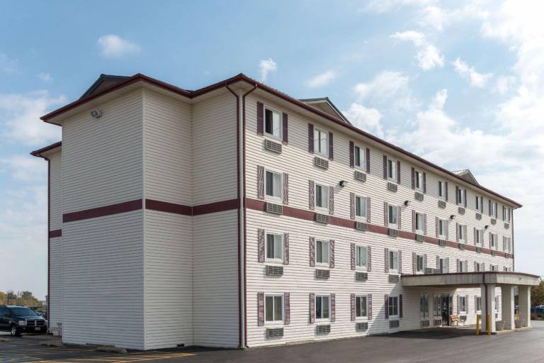 Super 8 By Wyndham Springfield East in Springfield, IL