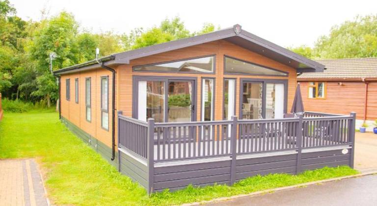 Villa with jacuzzi | Pets are welcome in Malton