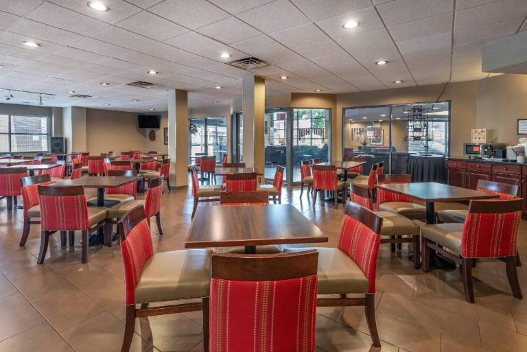 Comfort Suites Bethlehem Near Lehigh University and LVI Airport — photo 2