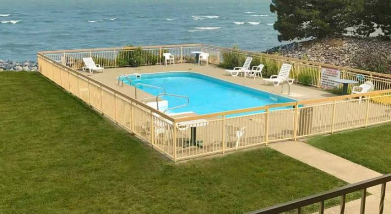Clinton Inn & Suites in Port Clinton, OH