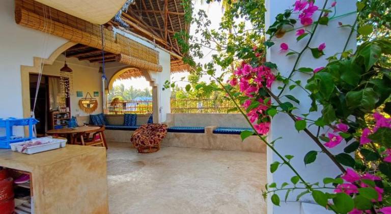 Charming holiday apartment with patio & garden | Next to the beach | Perfect for remote work | Dogs allowed in Jambiani