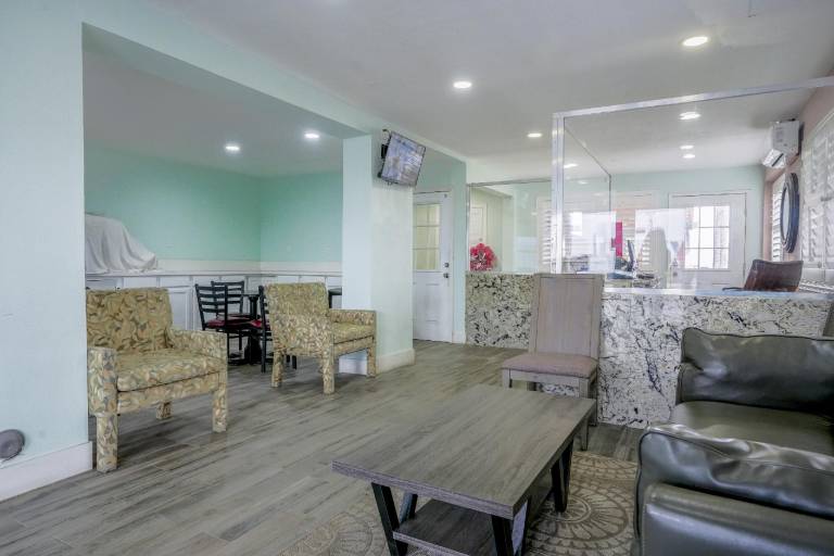 Economy Inn Buttonwillow Bakersfield I-5 — photo 3