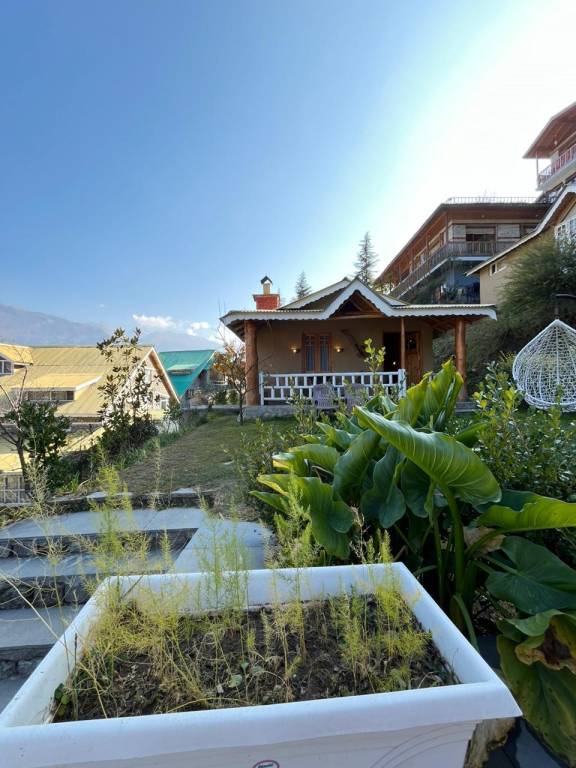 Sahasrara Mud House -1: Peaceful Stay by Homeyhuts in Manali