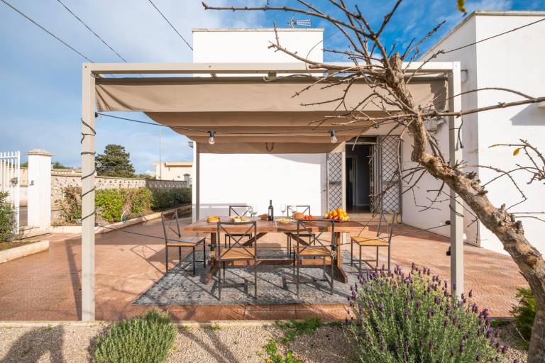 Family-oriented pleasant house with patio, BBQ & yard | Garden view | Pets are welcome — photo 2