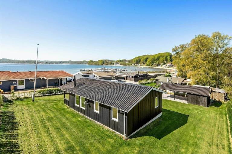 House with patio | Sea view — photo 2