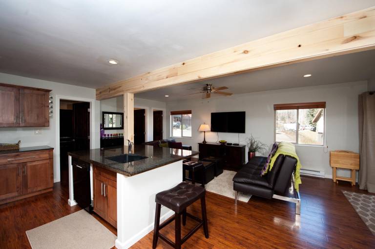 Completely Remodeled Ski in/Ski Out condo - Amazing Views and Great Deck — photo 5
