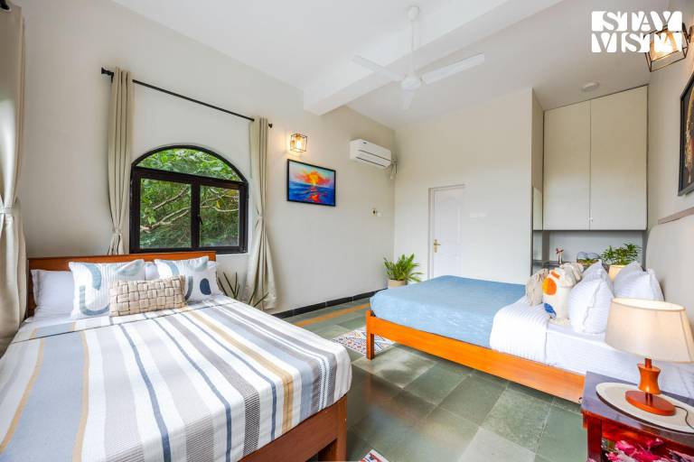 Wonderful villa with yard & pool | Suitable for remote work | Pets allowed — photo 2