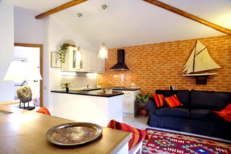 Apartment with terrace & yard — photo 3