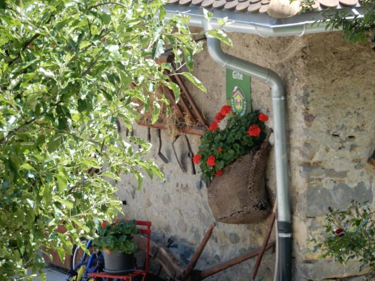 Gite with terrace, barbecue & yard — photo 2