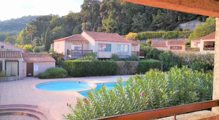 Apartment with BBQ, pool & terrace in Biot