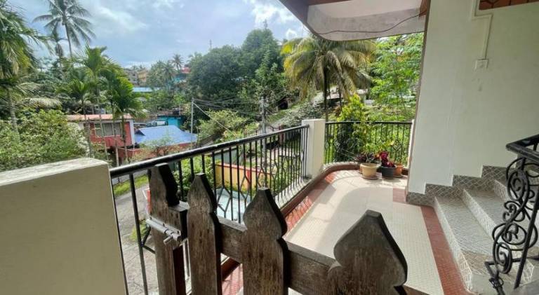 Serviced apartment with patio & yard | Dogs allowed — photo 5