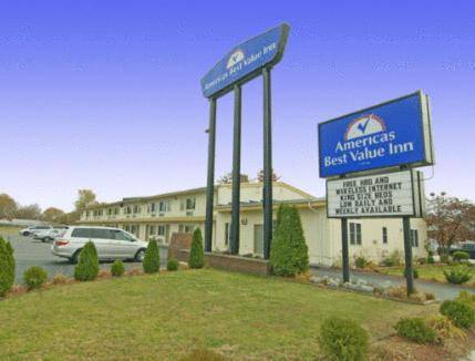 Rumford Motor Inn in Rho