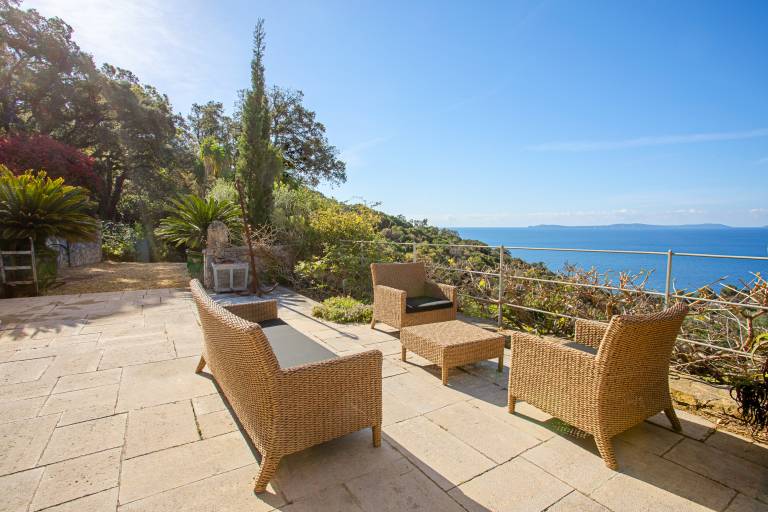 Villa "Vue sur les Iles d'Or" with Sea View, Private Pool & Wi-Fi — photo 4