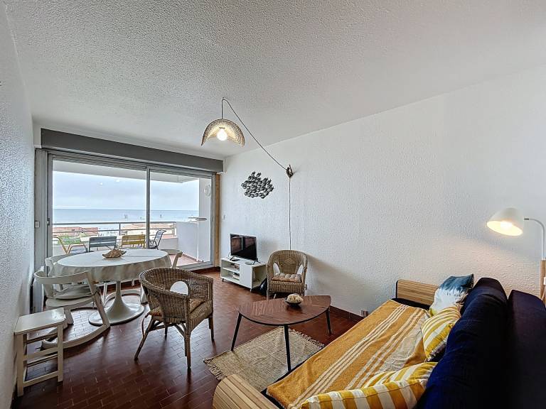 1BR in Carnon - Sleeps 4 - Near Beach and Shops - TV, Washing Machine, Dishwasher, Parking — photo 4
