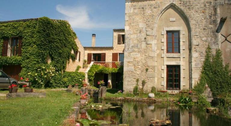 Big house with pool | Pet-friendly in Saintes