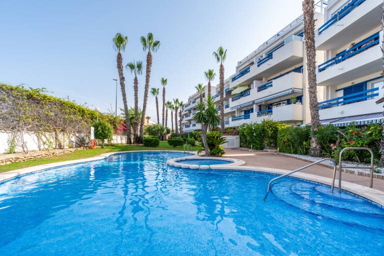Holiday apartment with yard, terrace & pool | Garden view — photo 3
