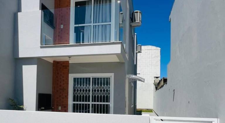 Pleasant holiday apartment | Next to the beach | Dogs allowed in Palhoça