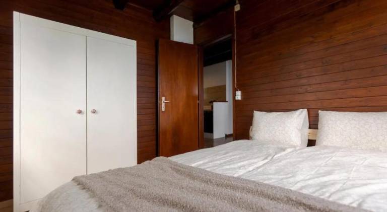 Chalet with yard, BBQ & patio | Ski nearby | Pets are welcome — photo 2