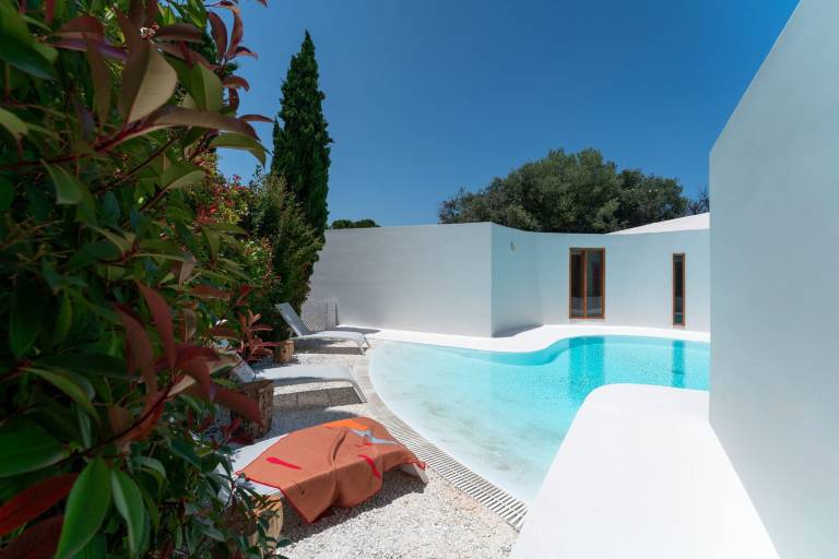 Villa with yard, grill & private pool — photo 2